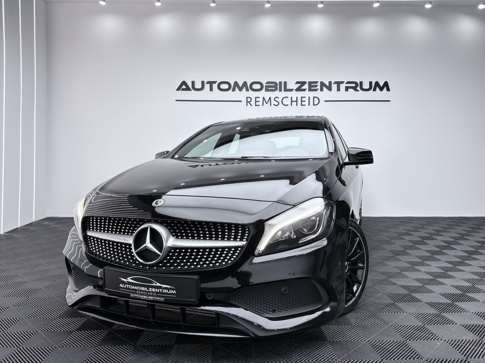 MERCEDES-BENZ A A 220 4Matic | AMG | PANO | R.KAMERA |