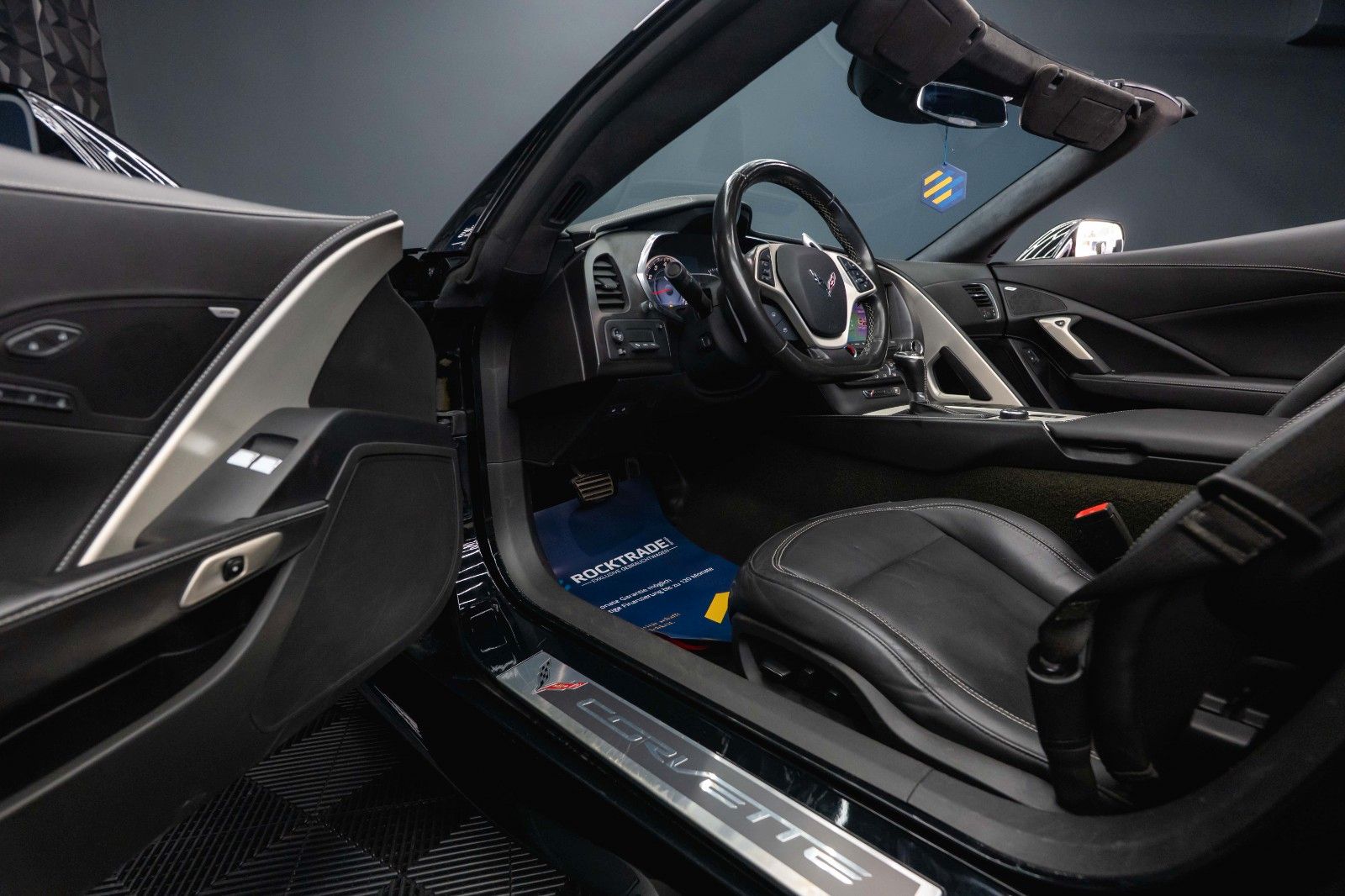 Fahrzeugabbildung Corvette C7 6.2 V8 Stingray 3LT Z06-Design Targa Perform.