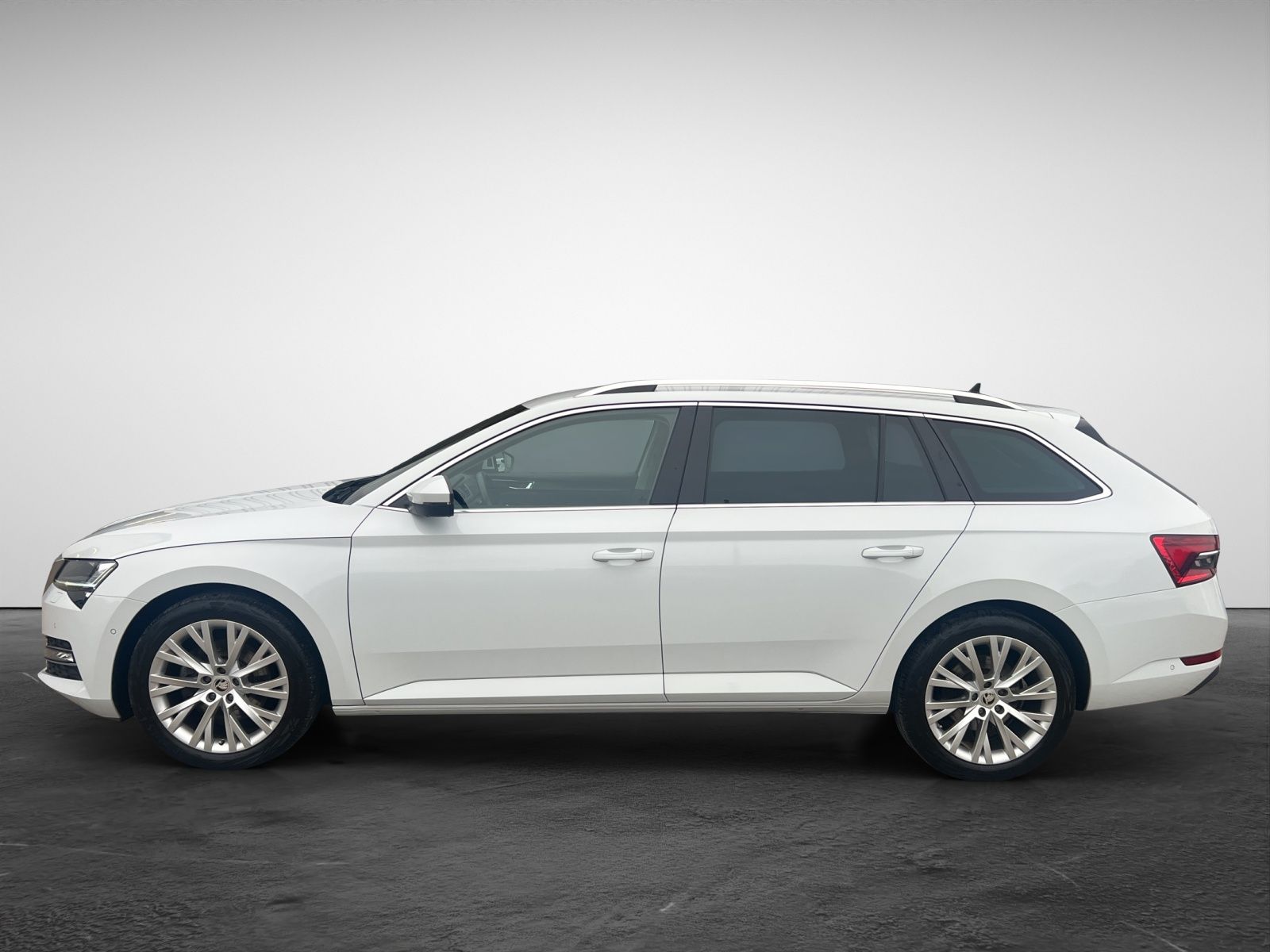 Skoda Superb Combi 2.0 TDI DSG Style AHK Navi LED Kam imagem 3