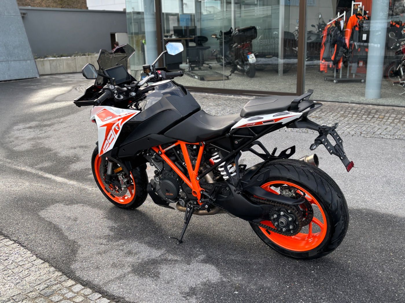 Fahrzeugabbildung KTM 1290 Super Duke GT mit Trackpack Mivv Sportauspu