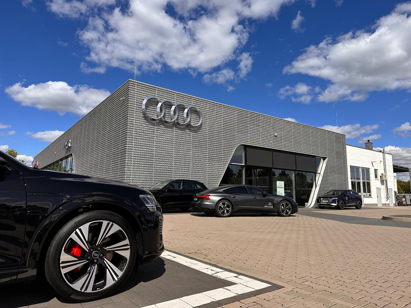 showroom-image-top
