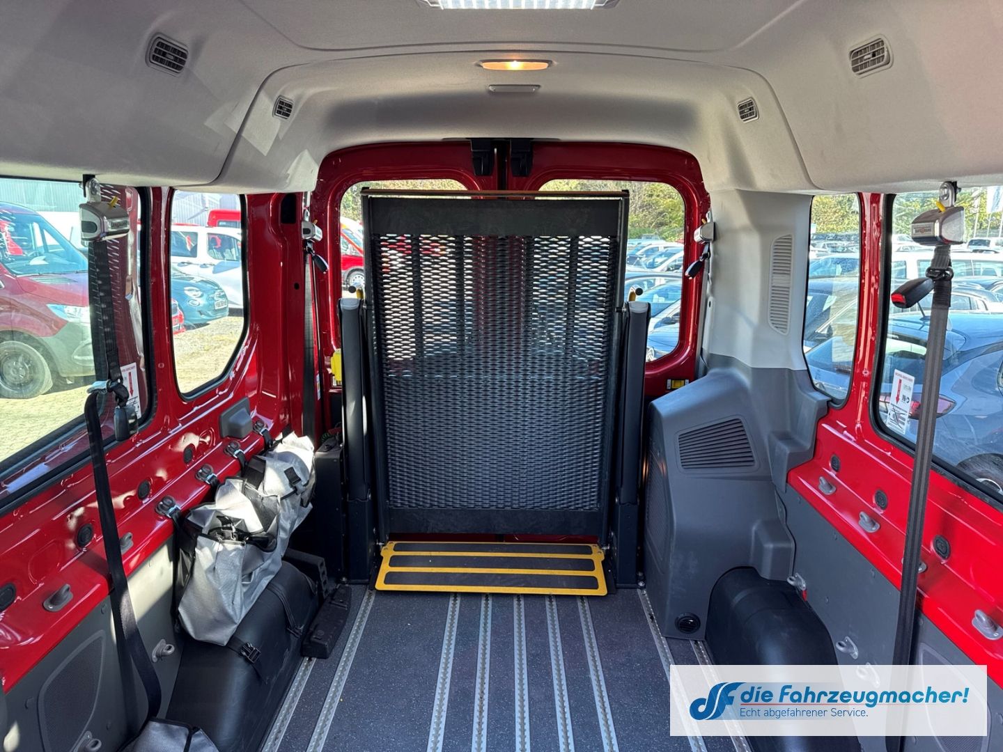 Fahrzeugabbildung Ford Transit Kombi 350 L3 Trend Behindertengerecht*74