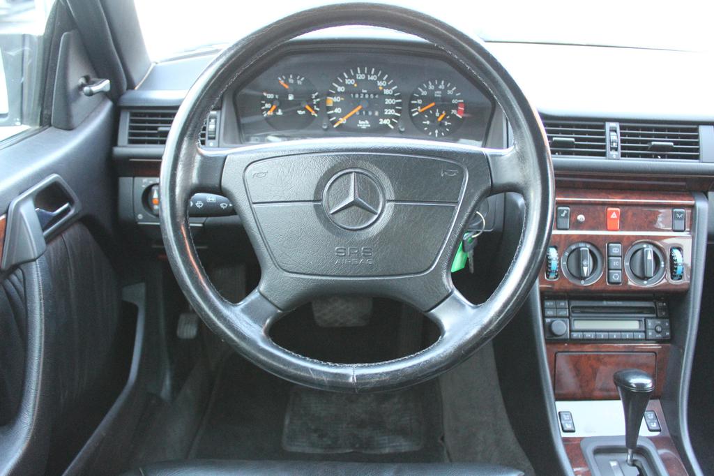 Mercedes-Benz CE 300