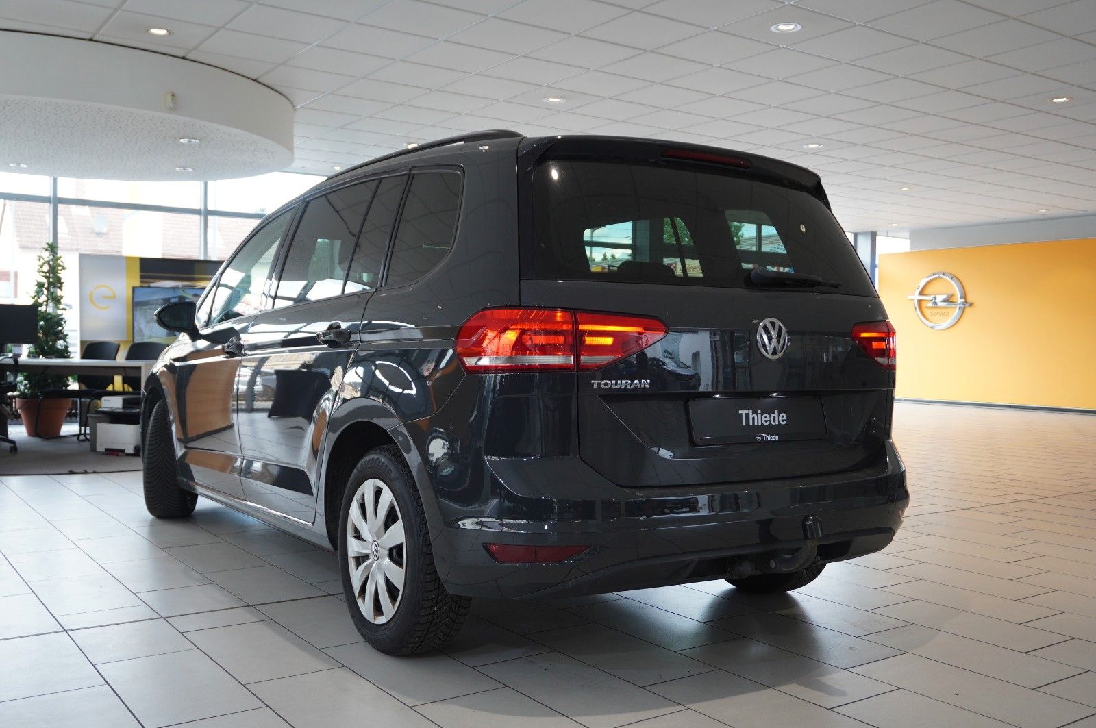 Fahrzeugabbildung Volkswagen Touran 1.6 TDI COMFORTLINE 7-SITZER ACC/SHZ/AHK