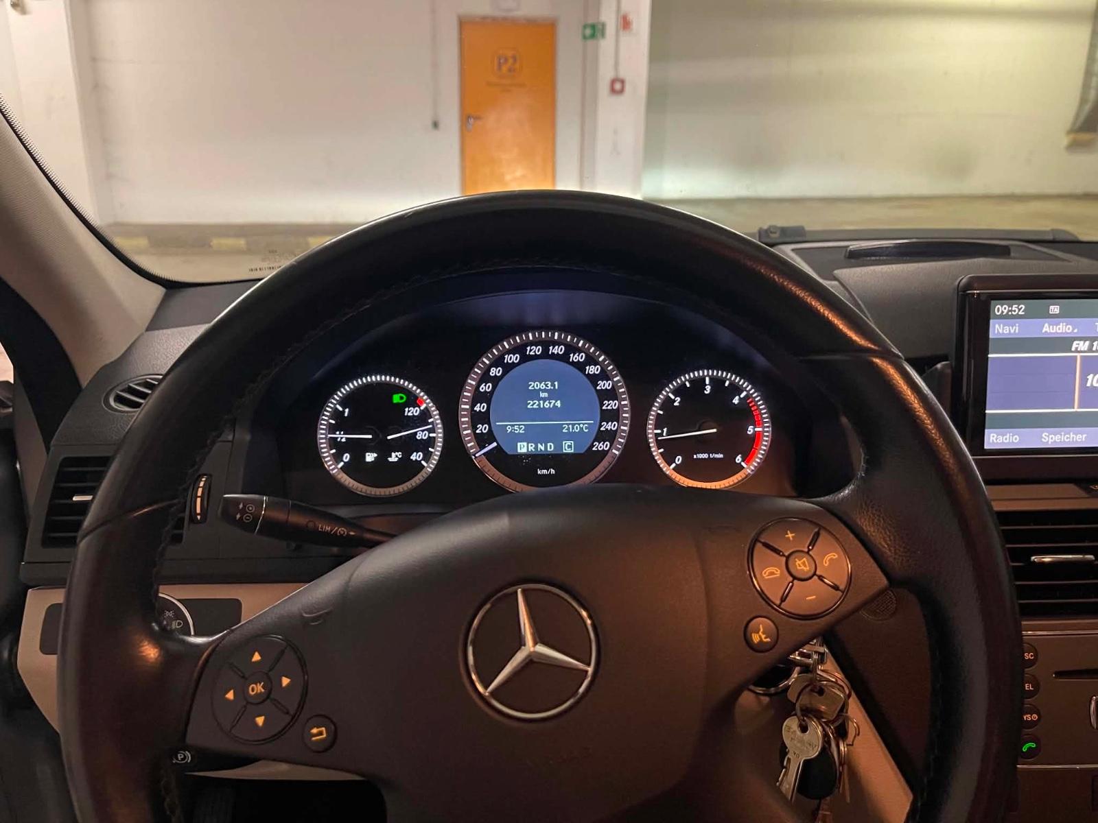 Mercedes-Benz C220 2010 — photo 7