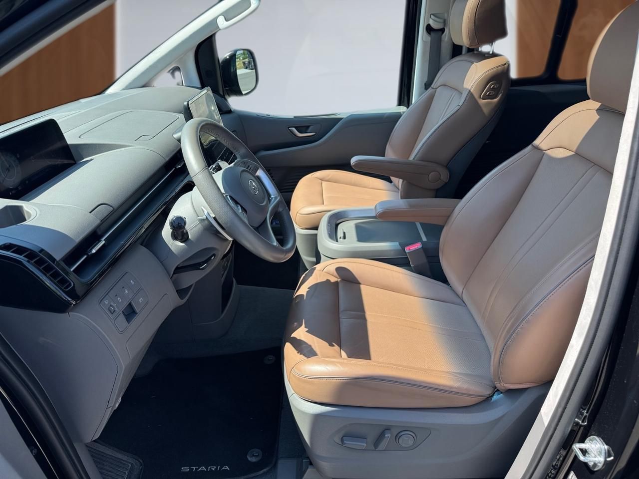 Fahrzeugabbildung Hyundai STARIA SIGNATURE *PANO*LED*NAVI*BOSE-SOUND*360°