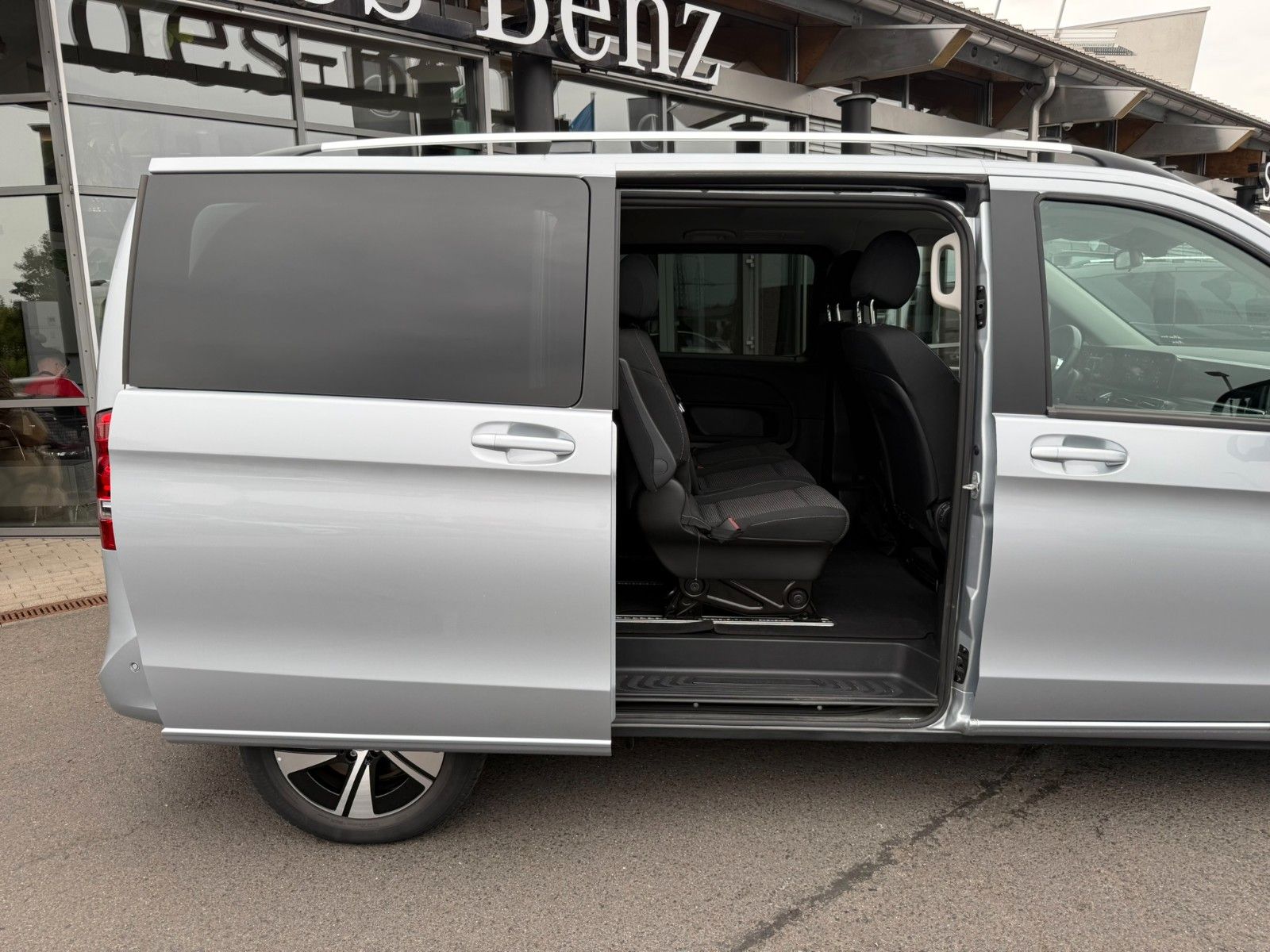 Fahrzeugabbildung Mercedes-Benz V 250 d Kompakt DISTRONIC AHK2,5to Kamera