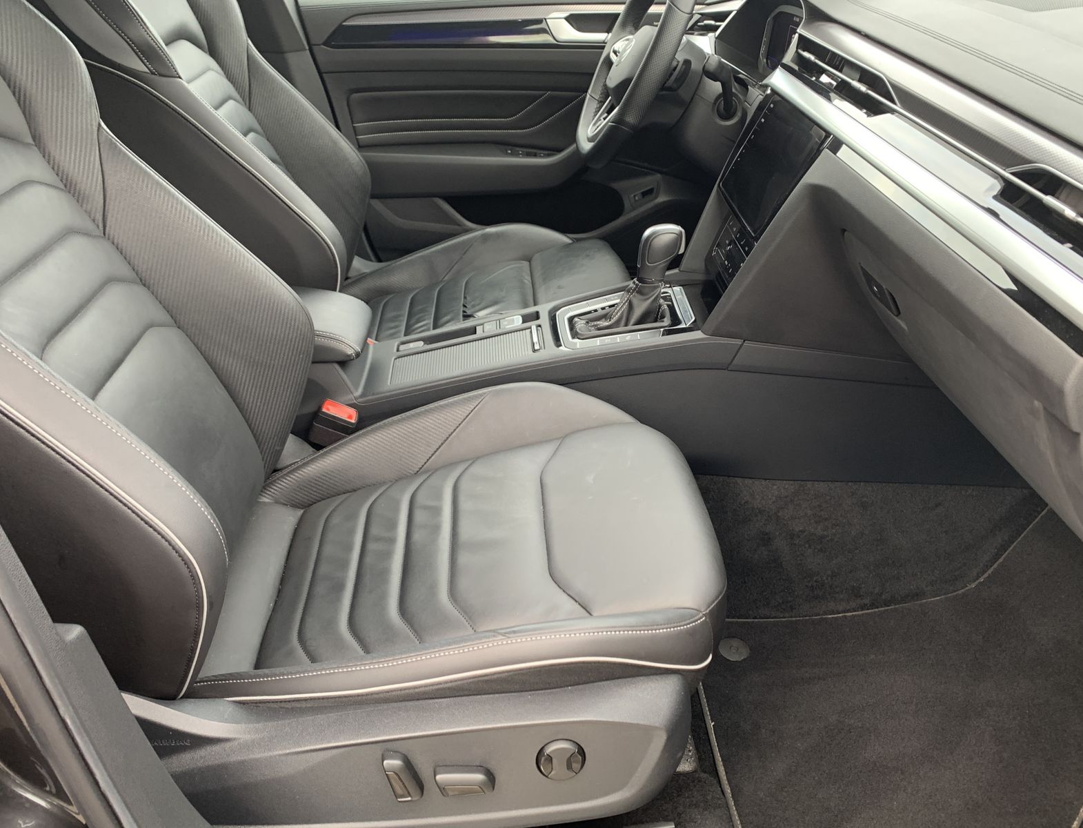 Fahrzeugabbildung Volkswagen Arteon Shooting Brake 2.0 TDI*R-Line*4Motion*AHK