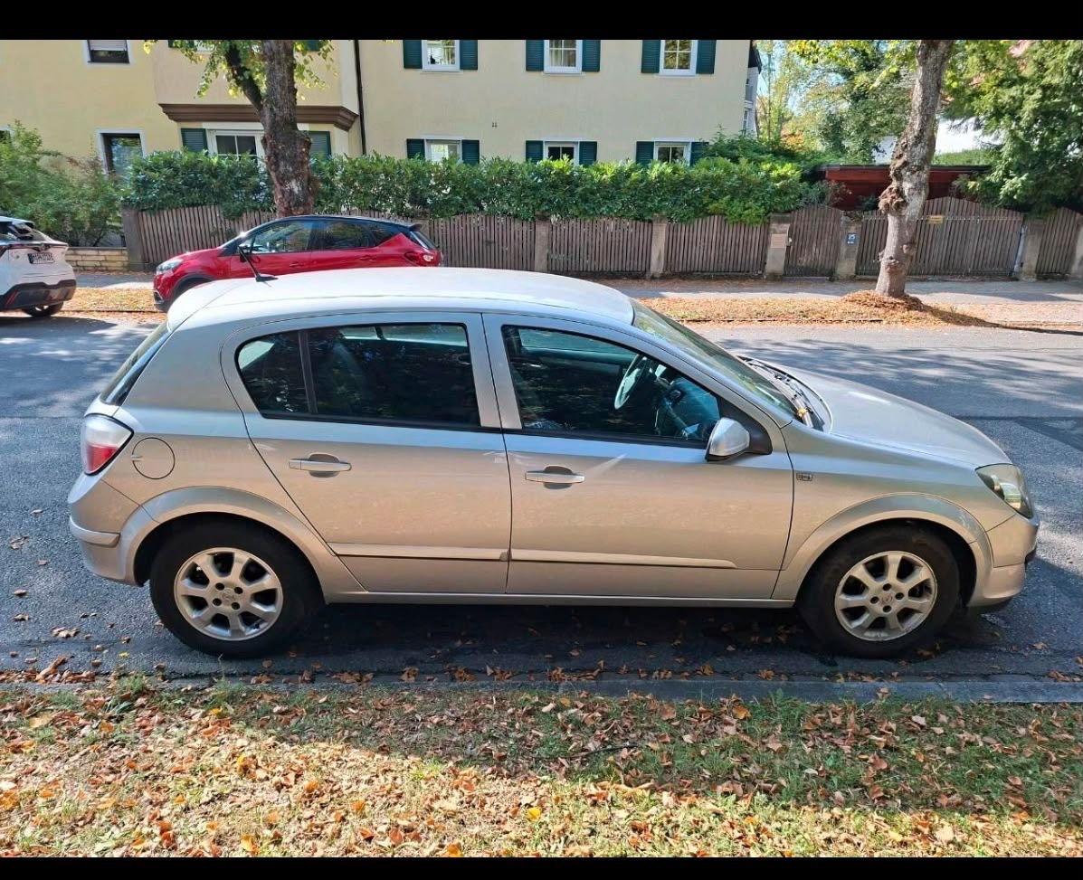Opel Astra 2005 — салон