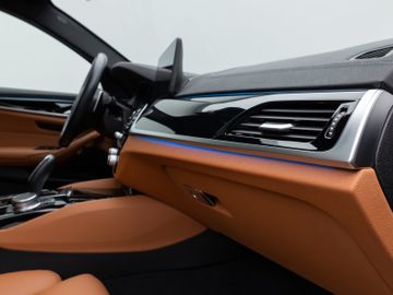 Fahrzeugabbildung BMW 530e M Sport Panorama360°Laser HUD DAB HiFi AHK