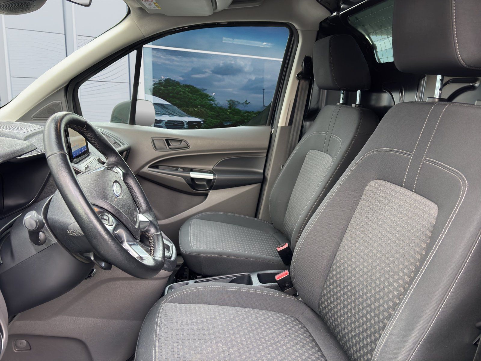 Fahrzeugabbildung Ford Transit Connect Kasten lang Trend #AHK