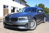 BMW 530e Touring Aut. Sport Leder AHK Kamera Driving - mit Hybrid-Antrieb: Grau, Luftfederung
