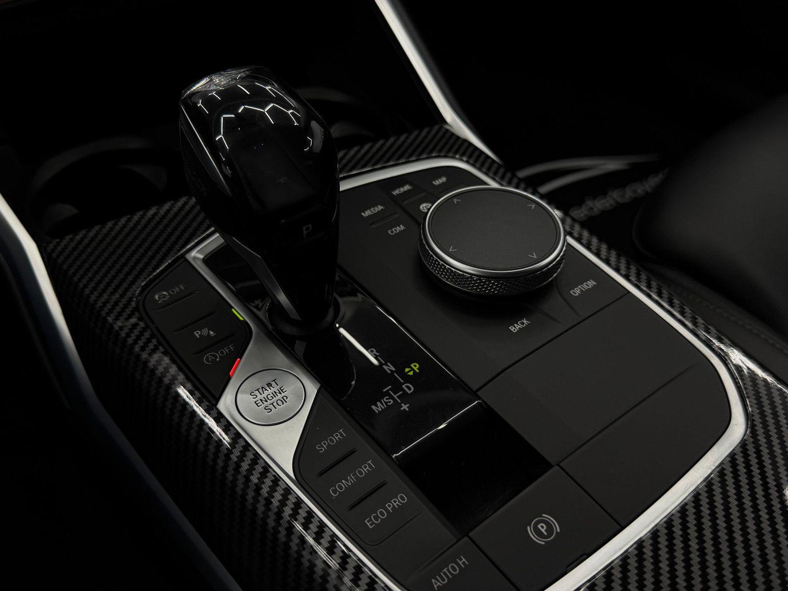 Fahrzeugabbildung BMW 330i LIMOUSINE/SPORT/LIVE COC/HiFi/AMBIENTE/H&R