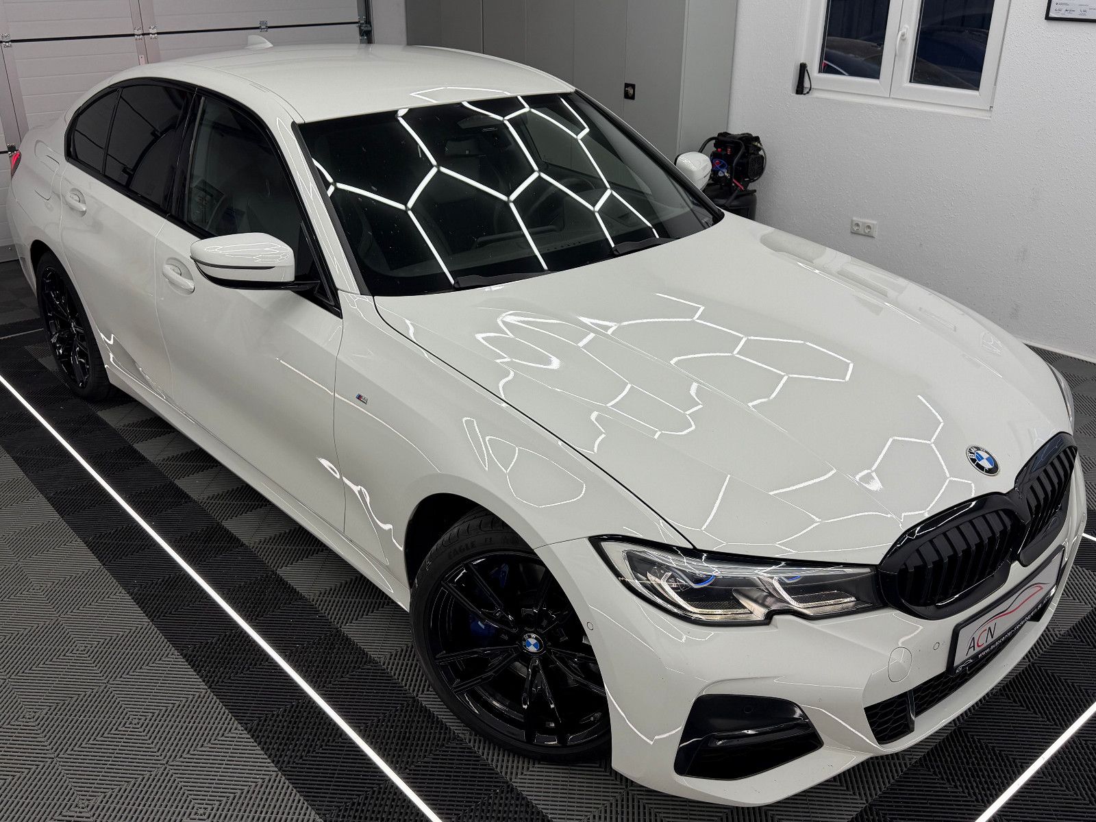 Fahrzeugabbildung BMW 330 i Lim. M SPORT/AHK/HuD/ACC/LASER/DE FZG