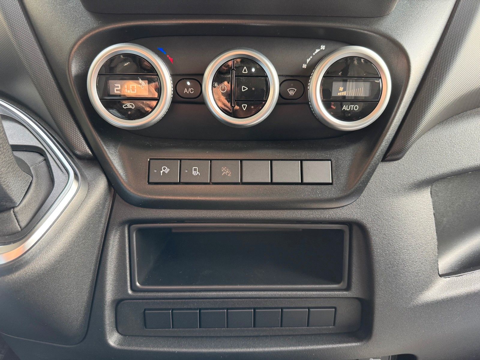 Fahrzeugabbildung Iveco Daily 35S18 A8 *Standkühlung*Kamera*Automatik*