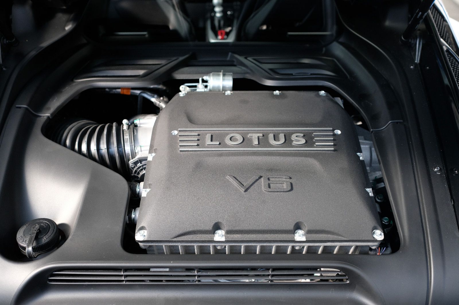 Fahrzeugabbildung Lotus Emira V6 First Edition/BLACK PACK/ALCANTARA/