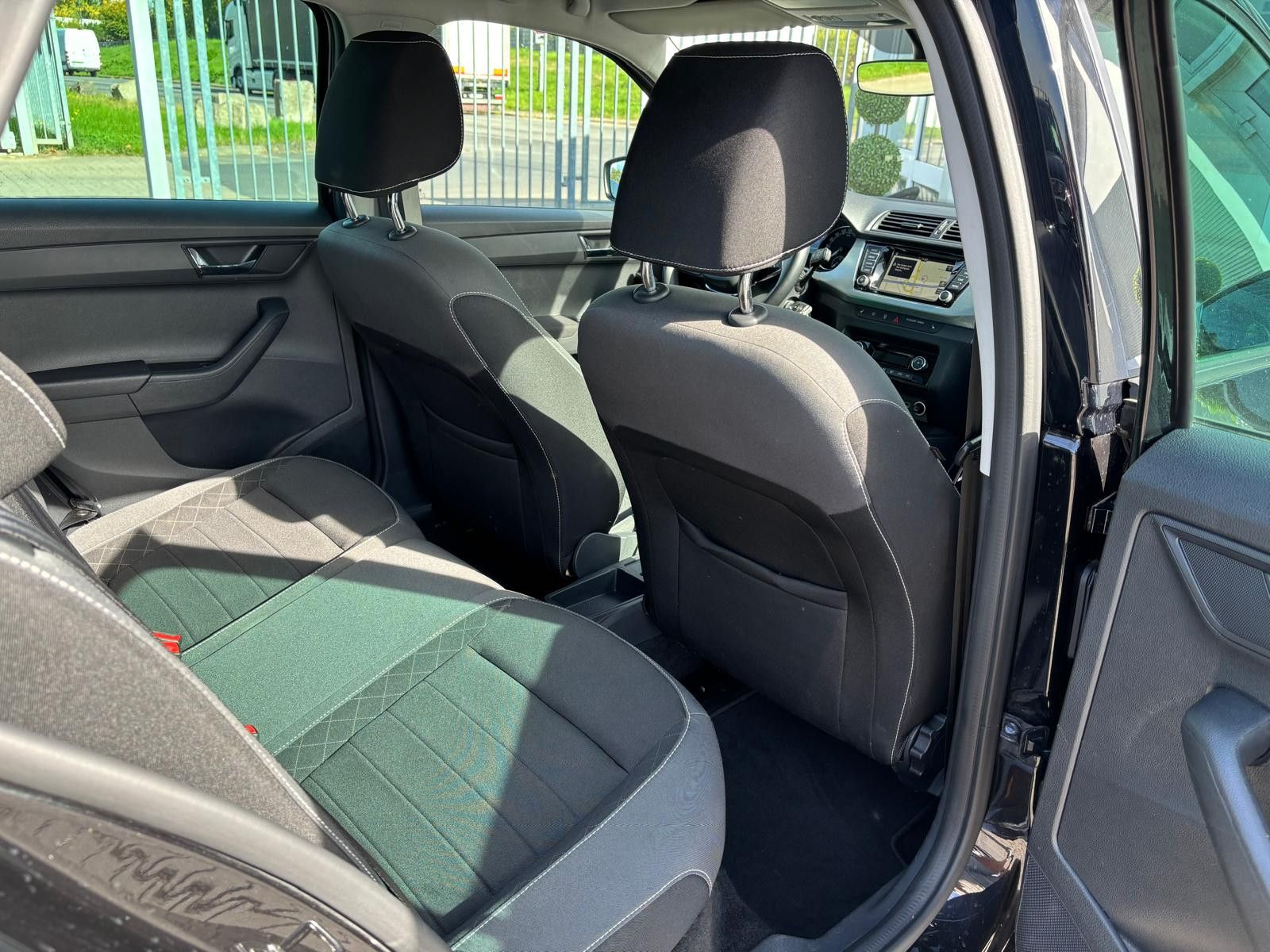 Fahrzeugabbildung SKODA Fabia Combi DSG BUSINESS-NAV-PDC-SHZ-APPS-TEMP
