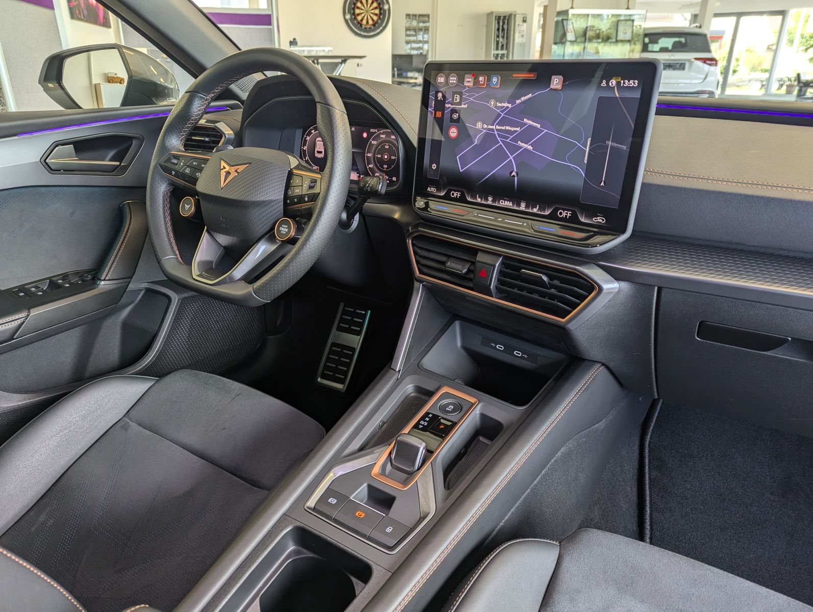 Иллюстрация автомобиля CUPRA Leon 1.5 eTSI DSG Dynamic-Edge-Assist-XL Memory