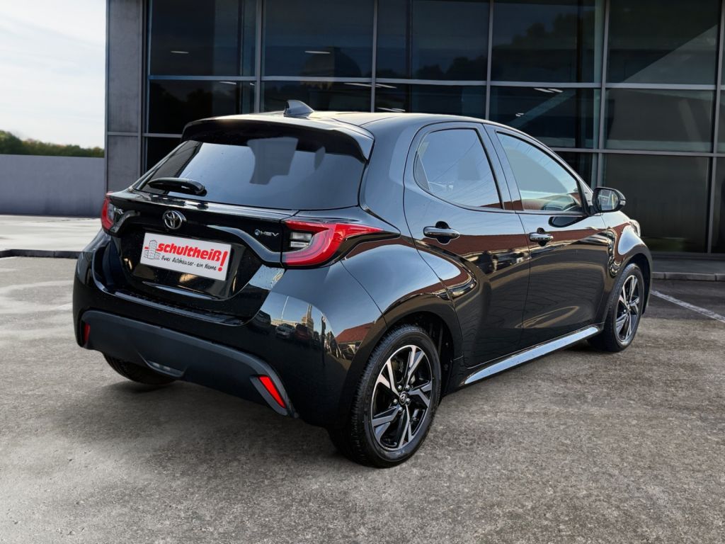 Fahrzeugabbildung Toyota Yaris Hybrid 116 1.5 VVT-i Teamplayer