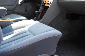 Mercedes E 200 - 11