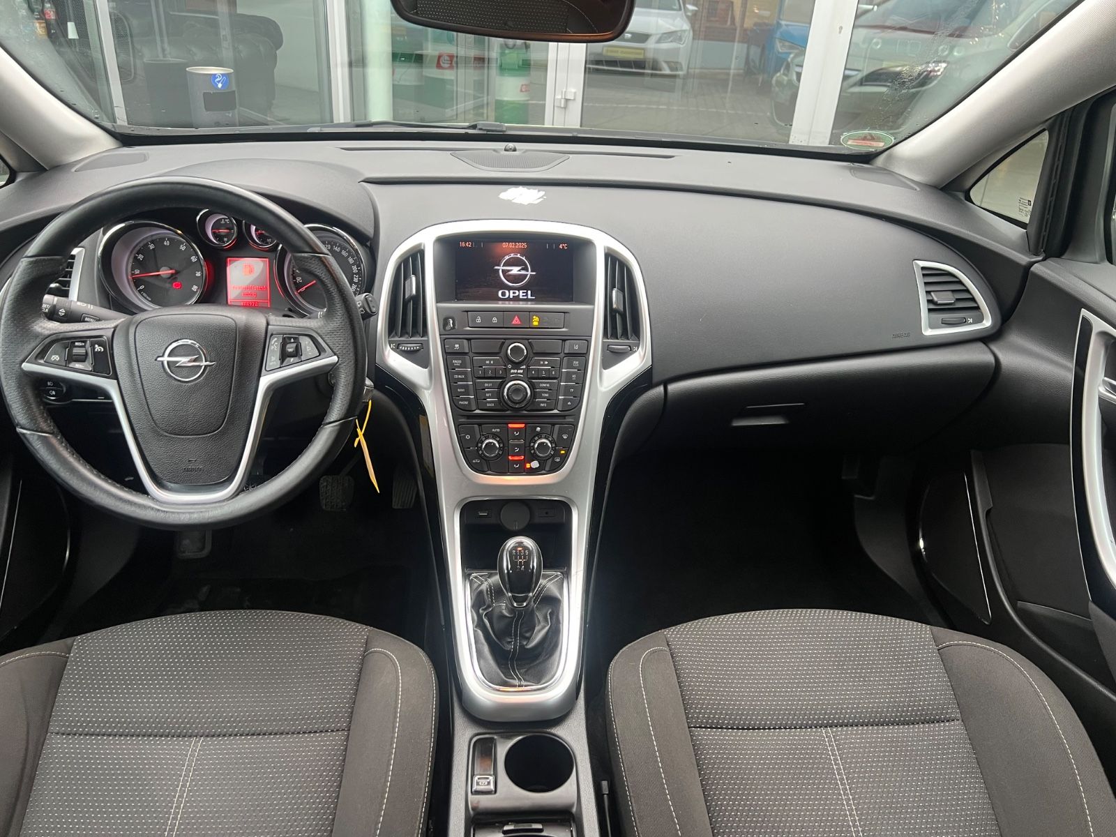 Fahrzeugabbildung Opel Astra J Lim. 5-trg. Sport