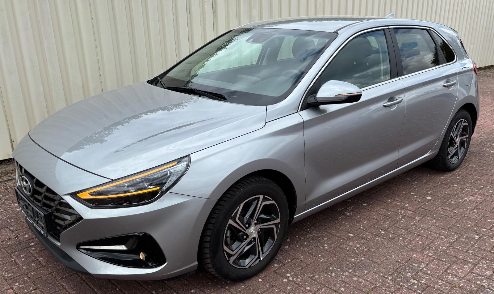 Hyundai i30 1.5 T-GDI Edition*SH+LH*CarPlay*Cam+Psen*Tem