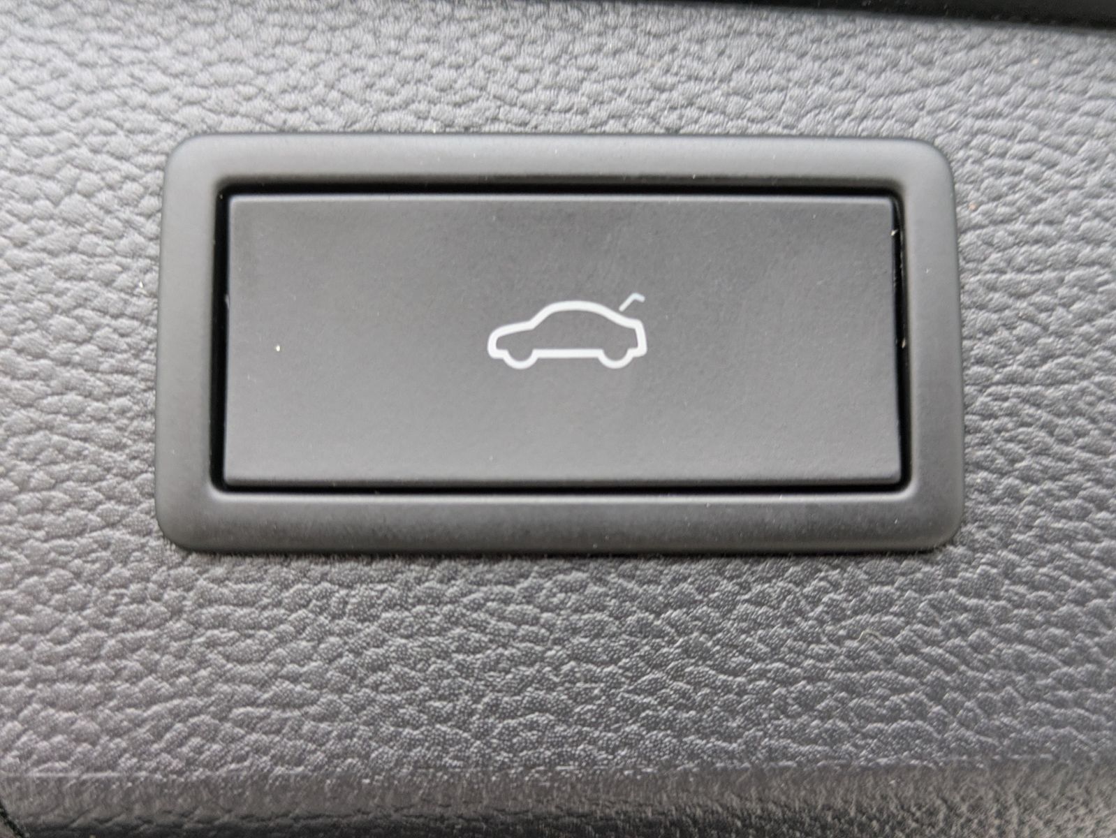 Fahrzeugabbildung SKODA Superb 2.0 TDI 4x4 Selection MATRIX*AHK*PANO*19"