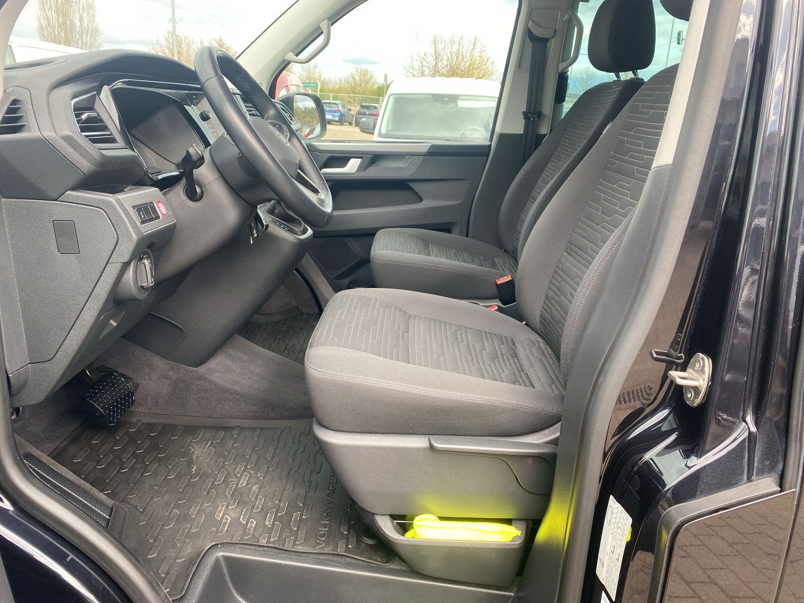 Fahrzeugabbildung Volkswagen T6 Multivan 2.0 TDI DSG LED STANDHZG KAMERA ACC