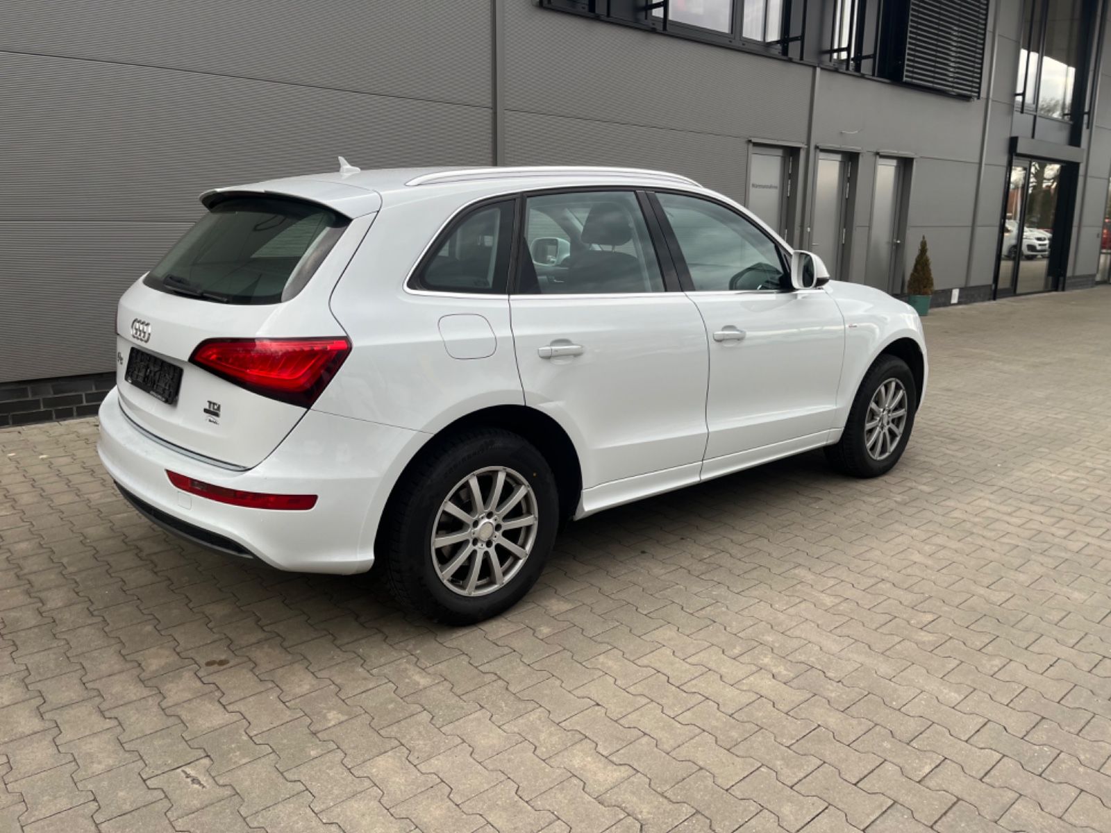 Fahrzeugabbildung Audi Q5 2.0 TDI  quattro S-Line