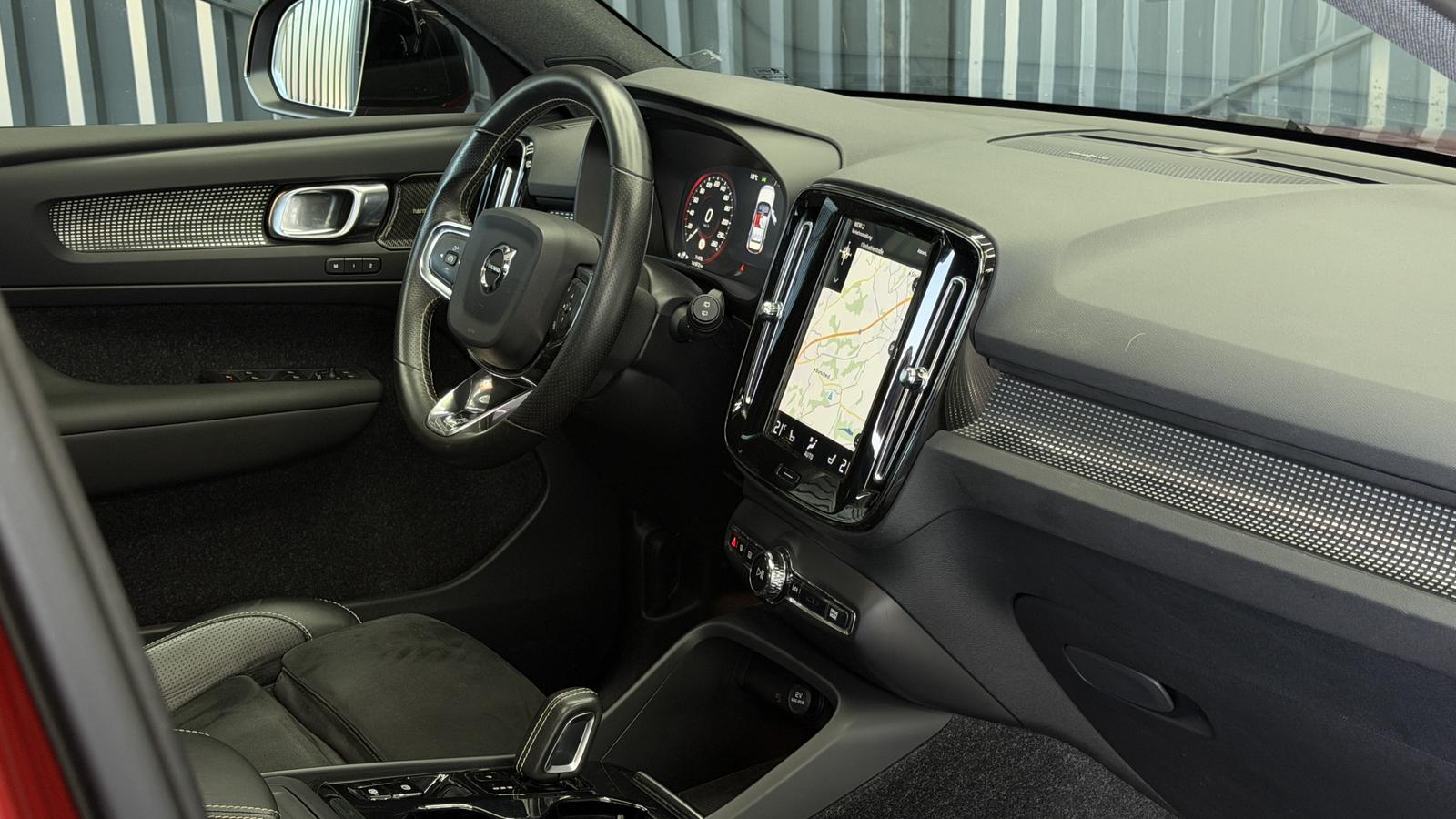 Volvo XC40 R Design 2WD*PANO*KAMERA*HARMAN-KARDON*LANE