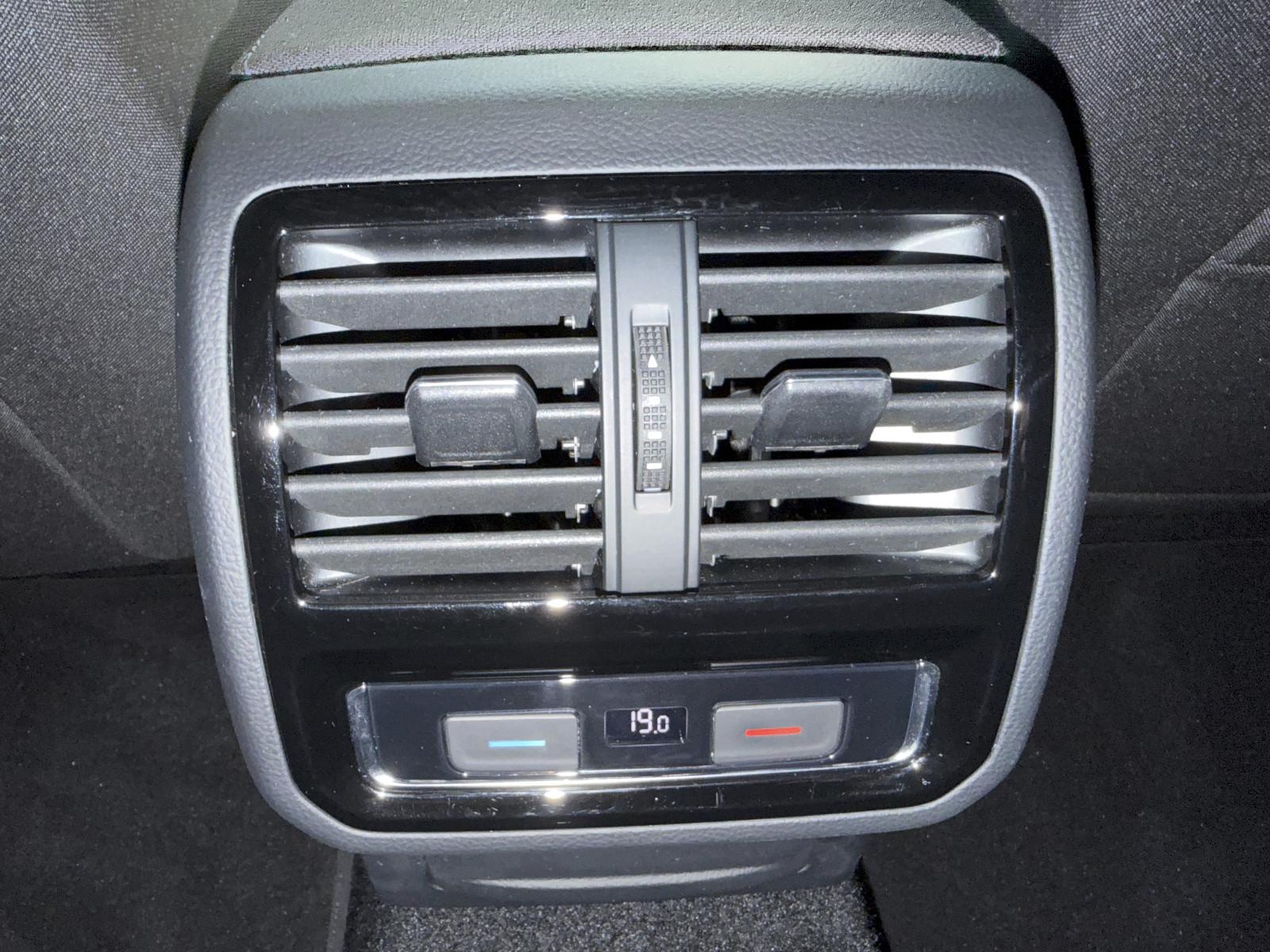 Volkswagen Passat LED Navi Massage AHK Kamera Alu, миниатюра 23