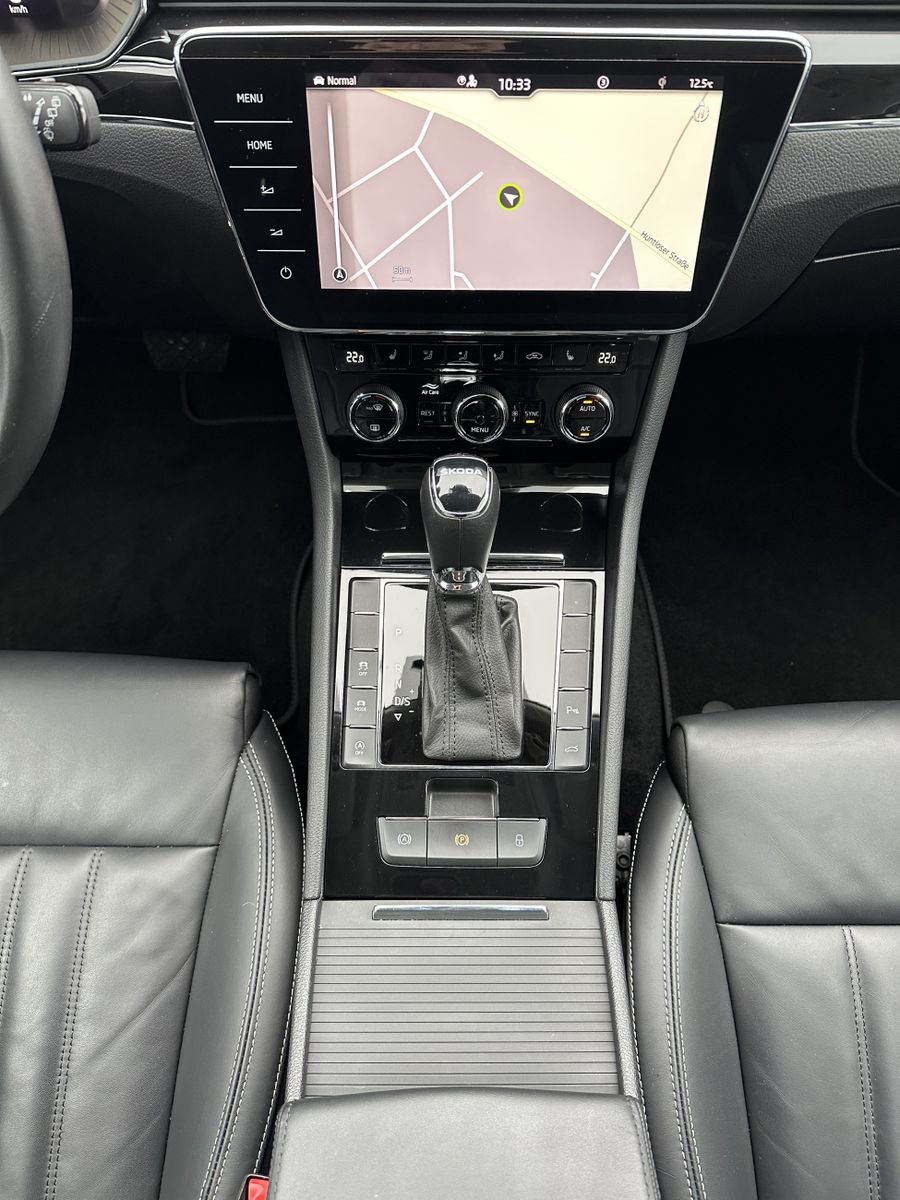 Fahrzeugabbildung SKODA Superb Combi 2.0 TDI DSG L&K NAV+LED+AHK+19ZOLL