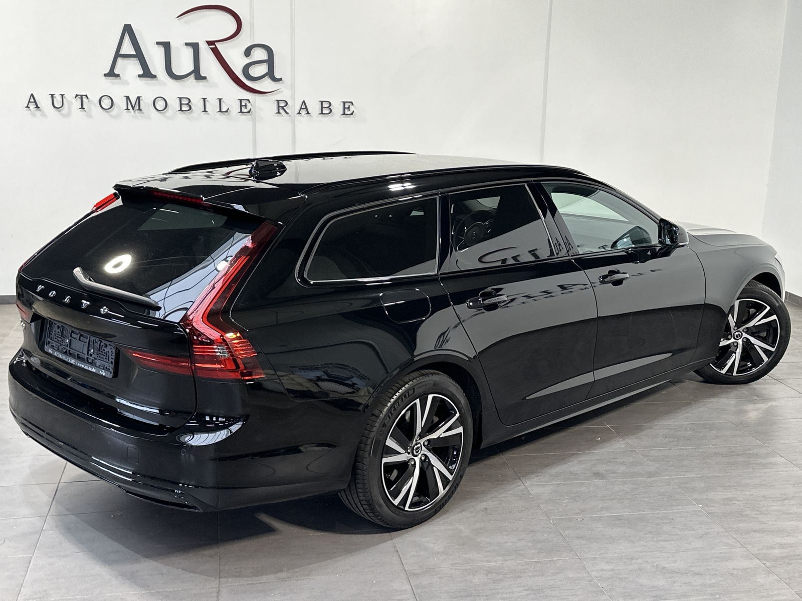 Fahrzeugabbildung Volvo V90 T6 Hybrid AWD R-Design NAV+LED+KAMERA+H&K+VC