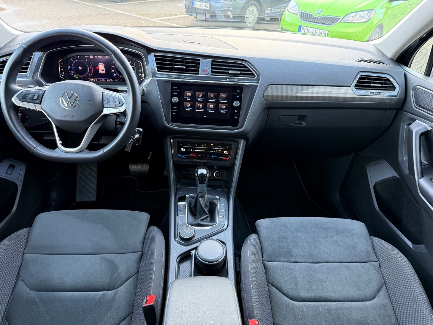 VW Tiguan Allspace 4Motion 2.0 TDI AHK-klappbar Nav - Image 26