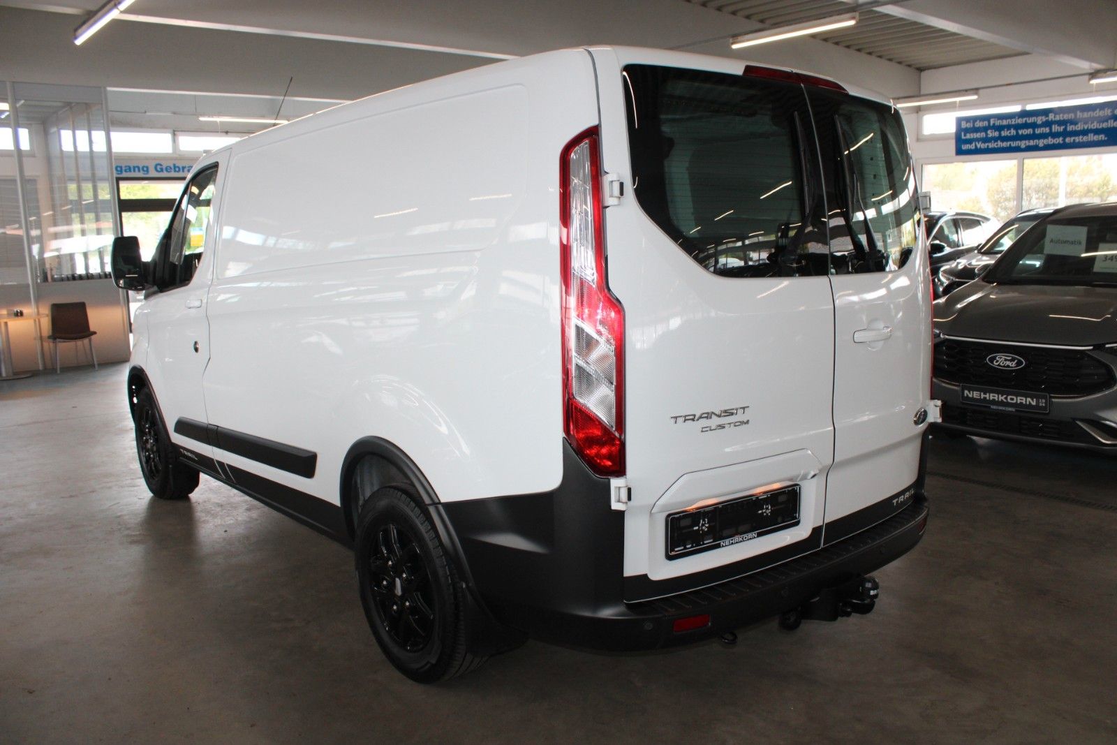 Fahrzeugabbildung Ford Transit Custom TRAIL AHK Bott Einrichtung Leder