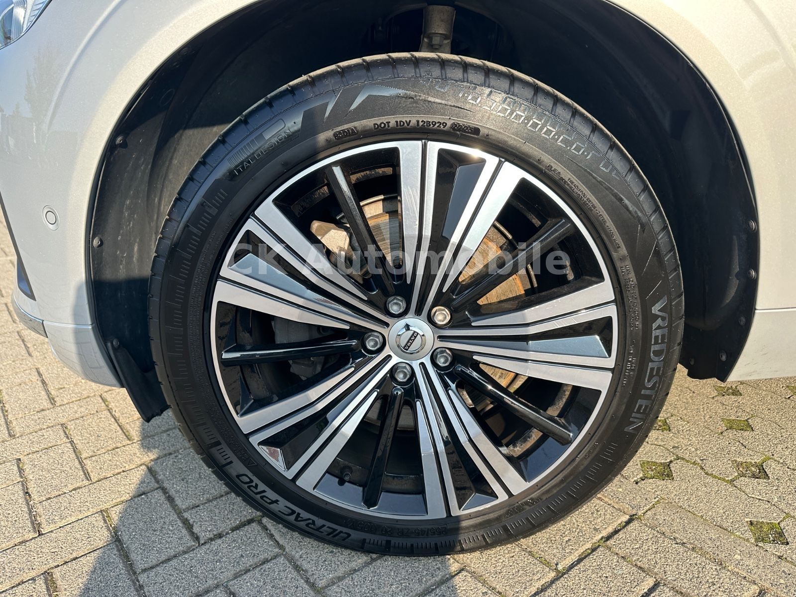 Fahrzeugabbildung Volvo XC60 B5 UltimateBright AWD/Head-Up/Pano/360°/AHK