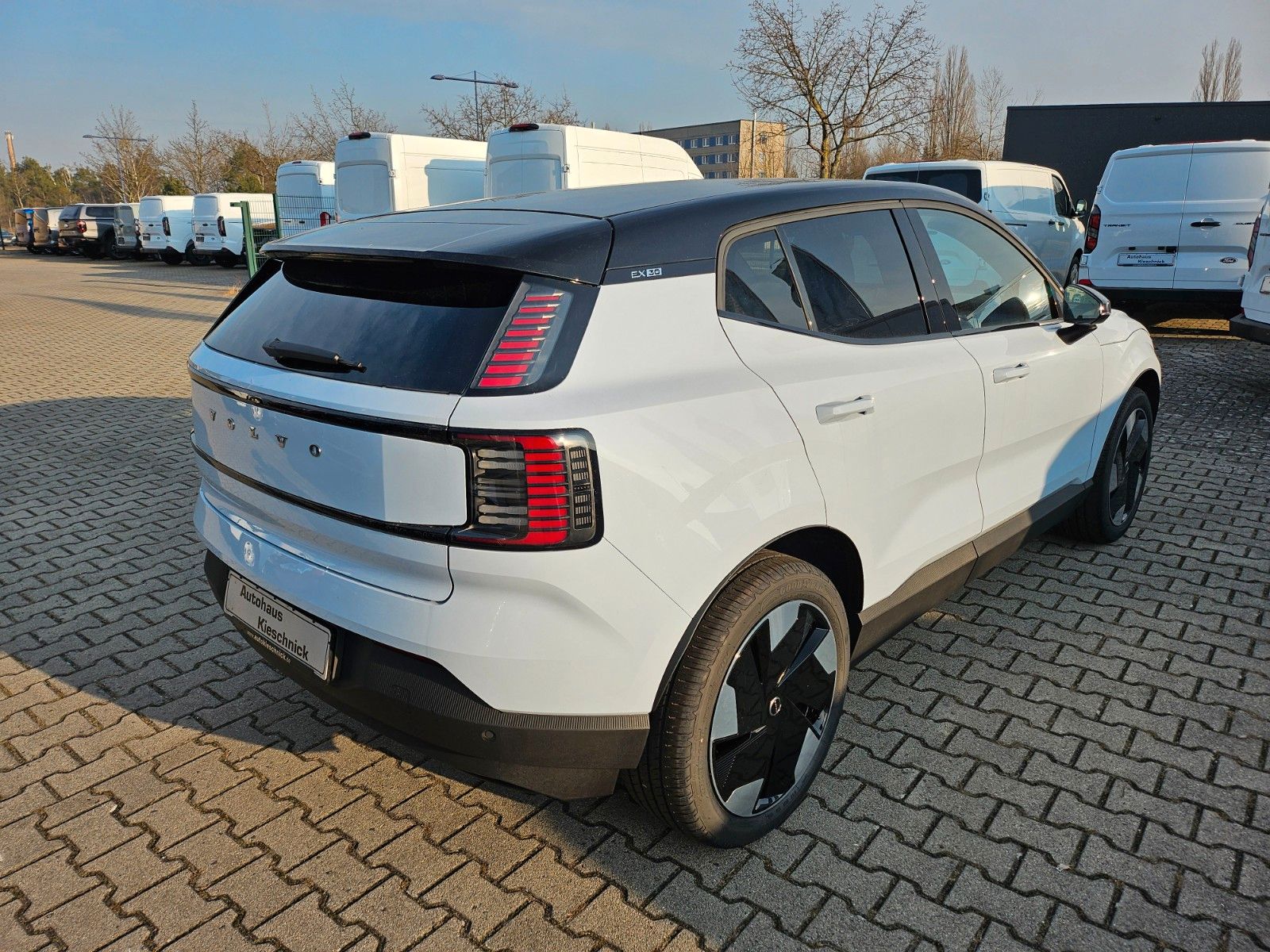 Fahrzeugabbildung Volvo EX30 Plus 2WD Pure Electric