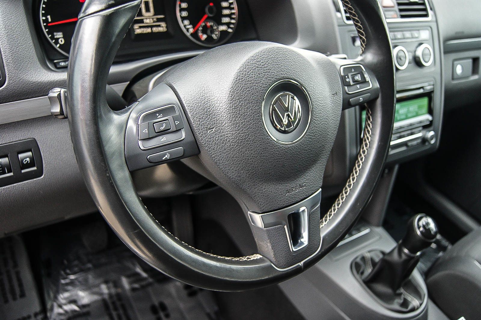 Fahrzeugabbildung Volkswagen Touran 16TDI Cup BI-XENON 7-SITZE SITZG PARKLENK