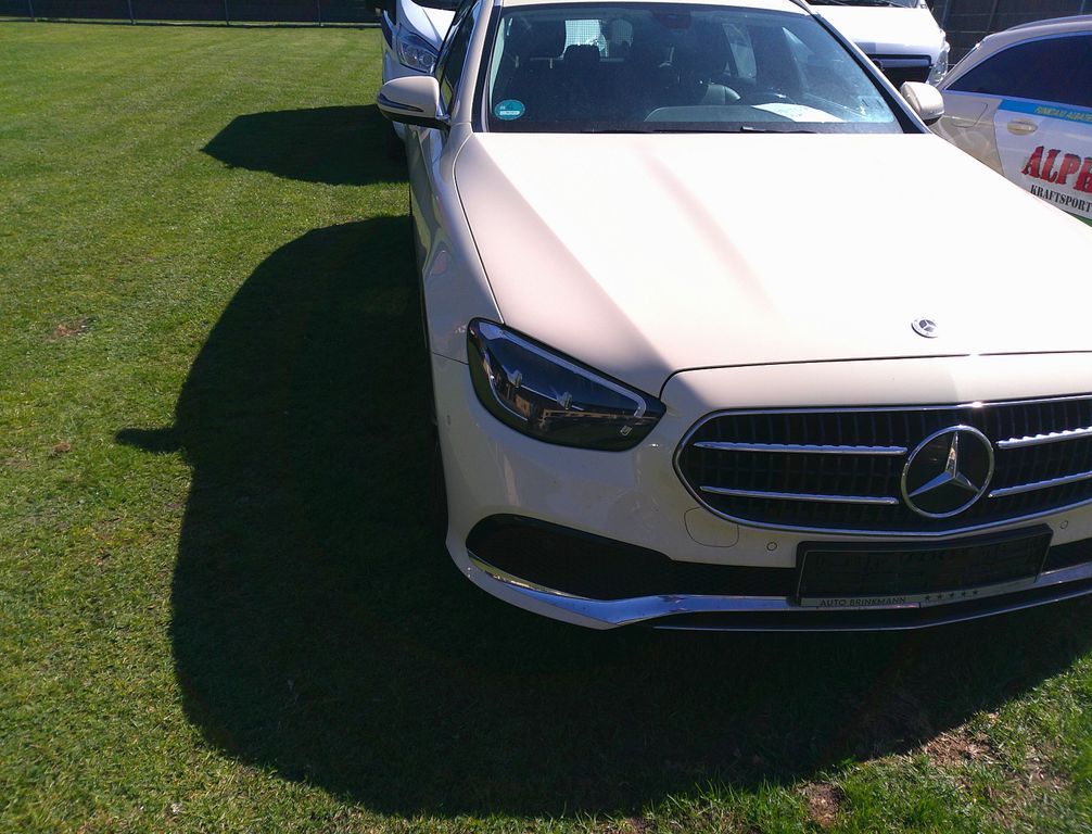 Image of Mercedes-Benz E 200