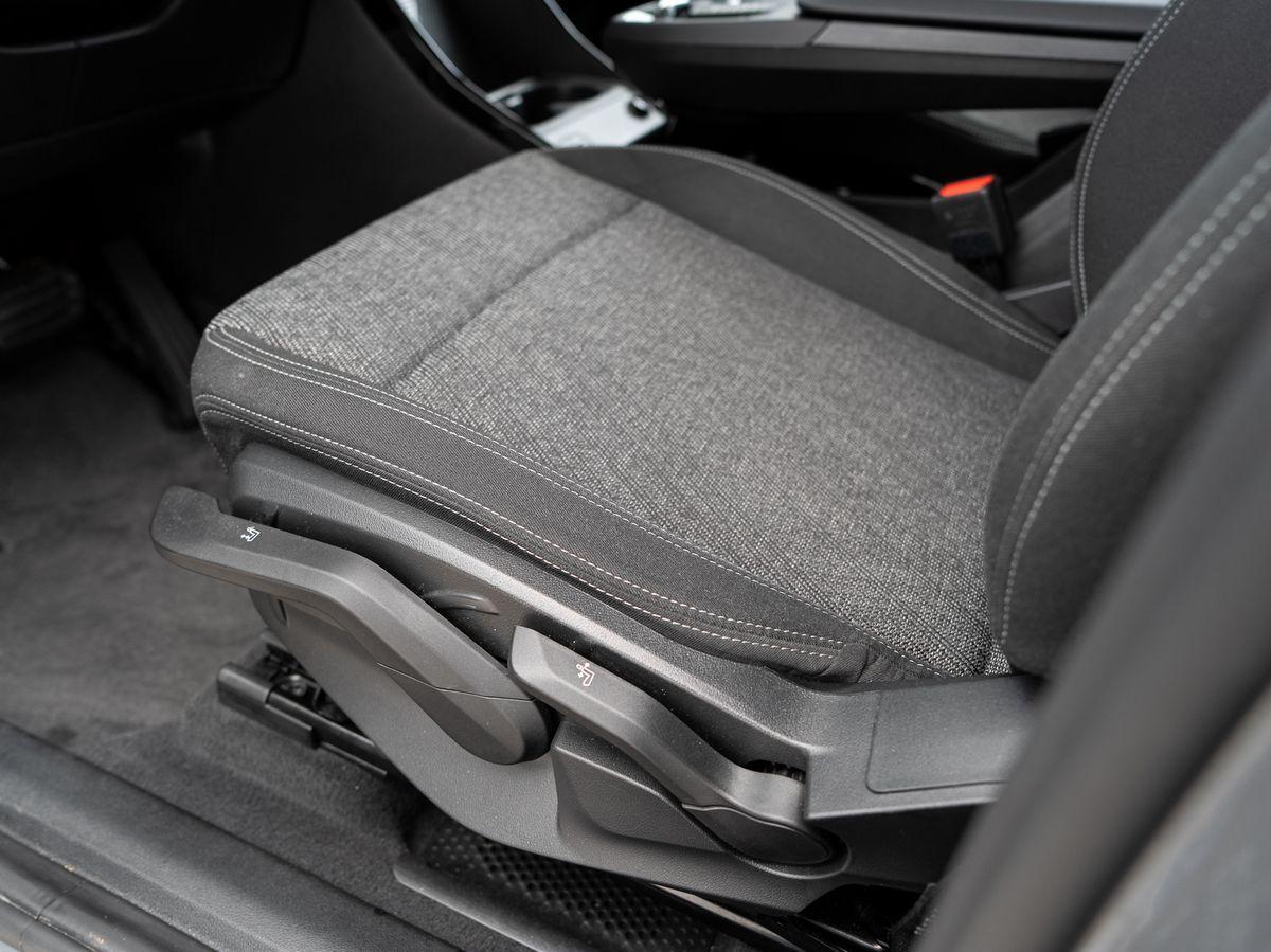 BMW 220i Active Tourer AHK PANO Alarm RFK ShadowL