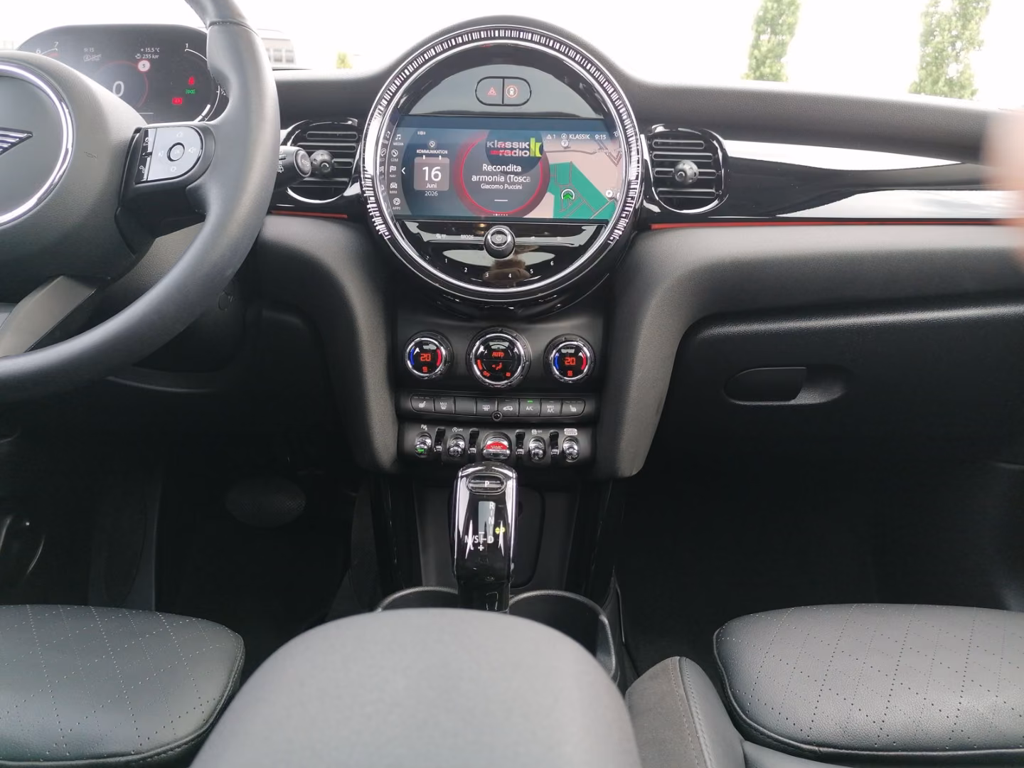 MINI Cooper 5-Türer Classic Trim HUD Panodach Navi Le