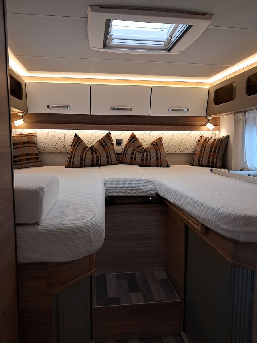 Fahrzeugabbildung Weinsberg CaraCompact Suite MB EDITION PEPPER 640 MEG AHK