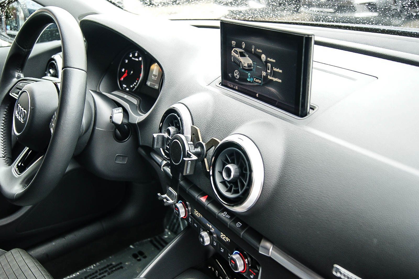 Fahrzeugabbildung Audi A3 30 TFSi SPORT S-tronic XENON NAVIGATION PDC