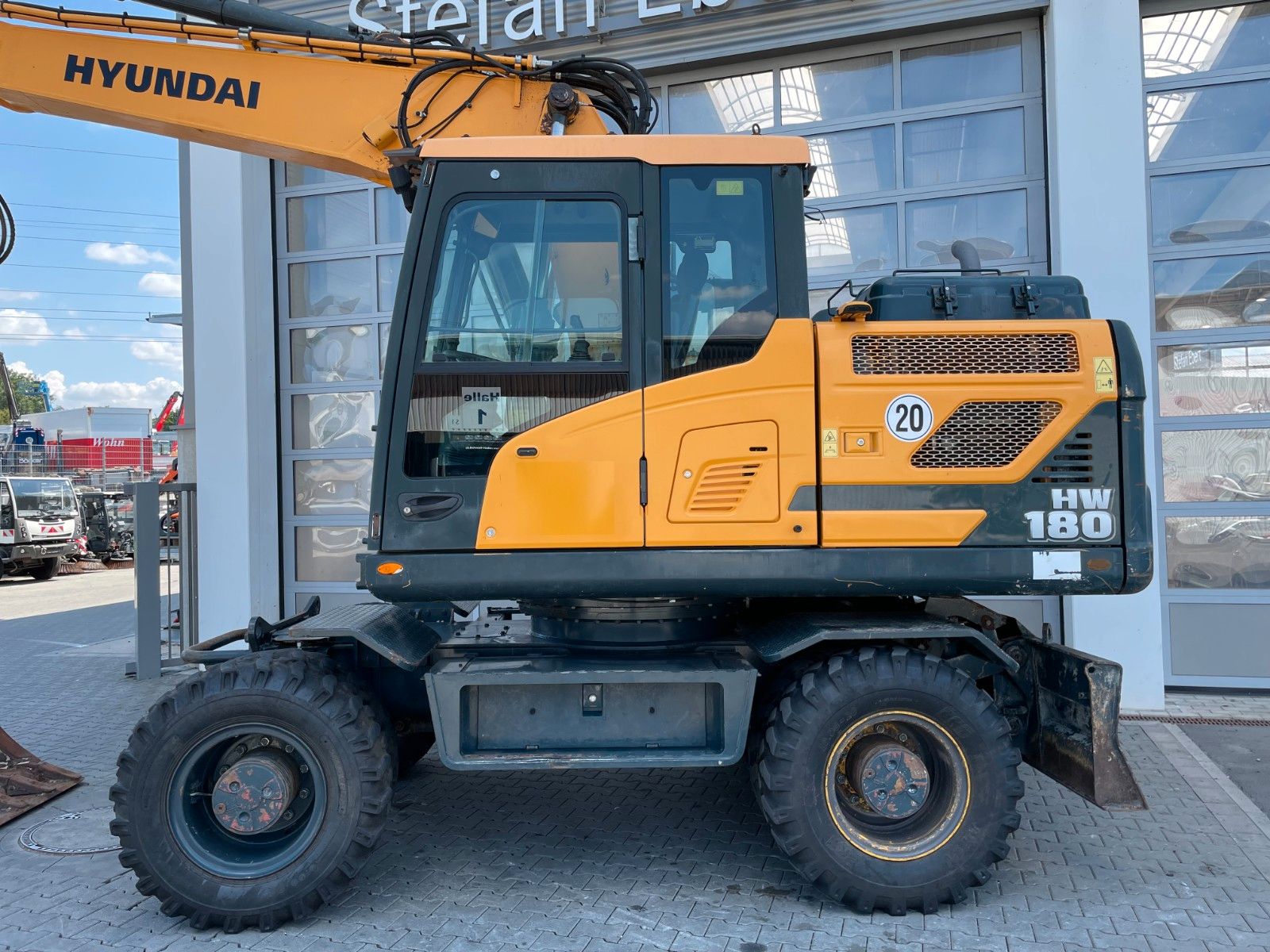 Fahrzeugabbildung Hyundai HW 180 / 6.102h / Tieflöffel / OQ70/55 / Klima