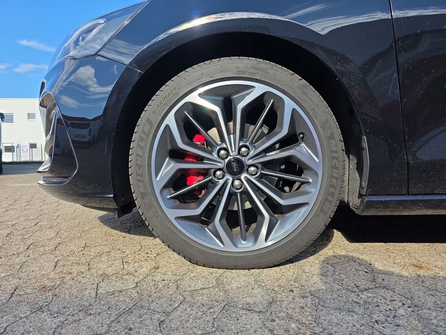 Fahrzeugabbildung Ford Focus Turnier ST-Line X // 8-fach bereift B&O Ad