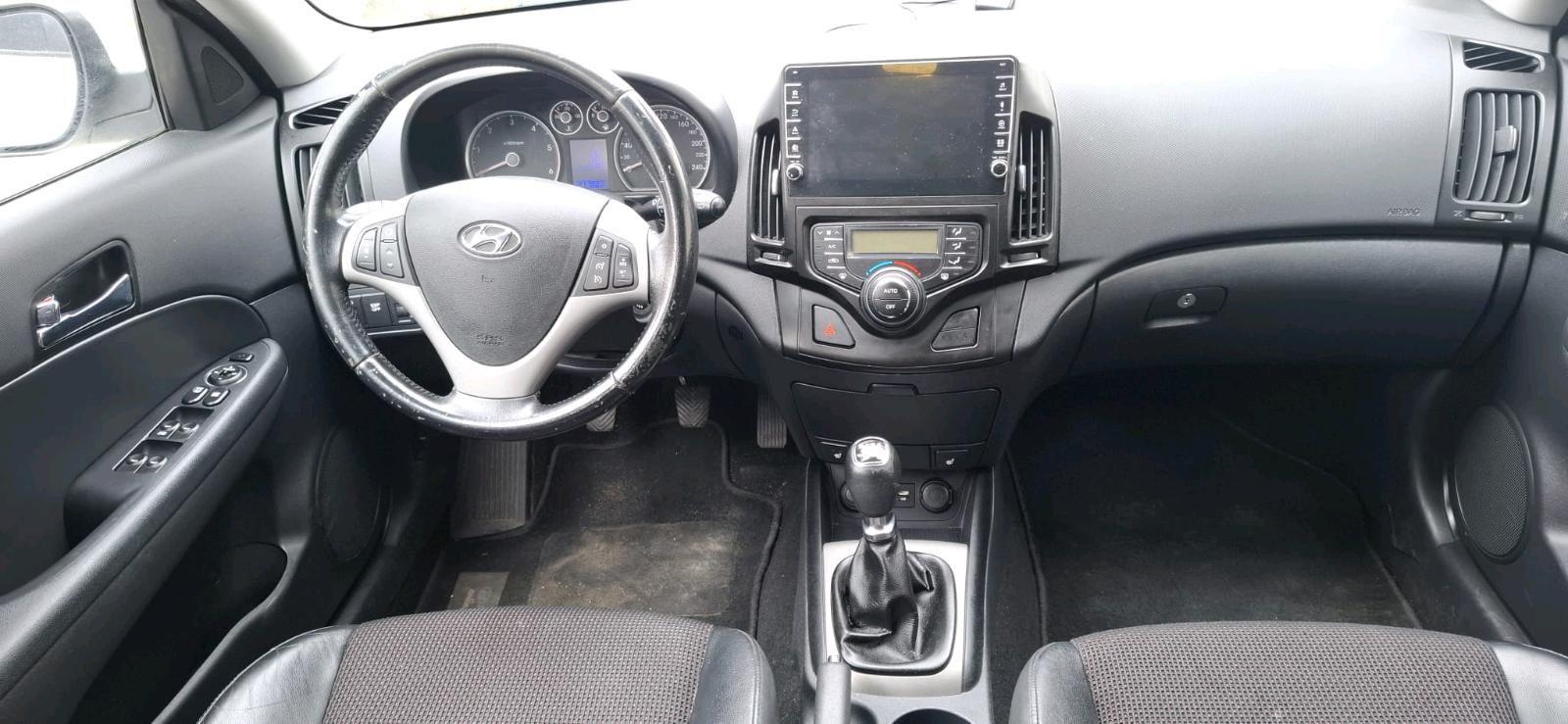 Hyundai i30 2011 — photo 7