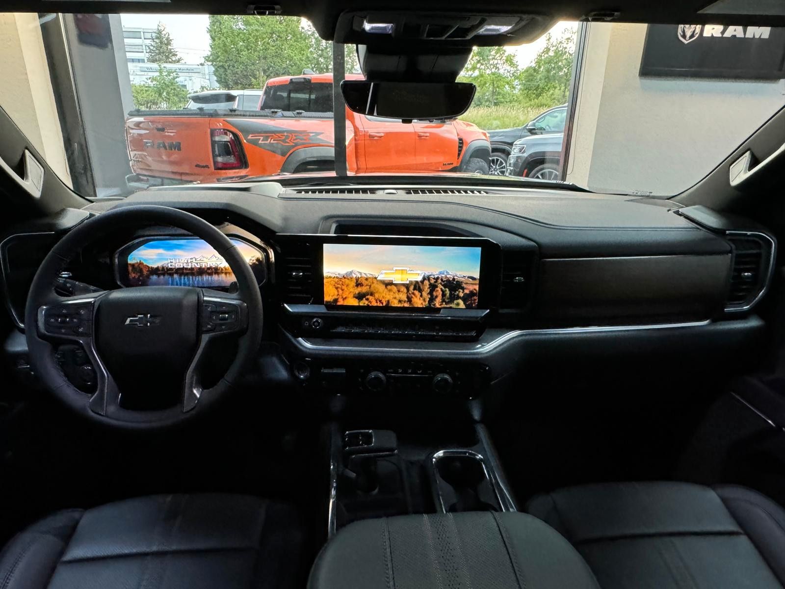 Fahrzeugabbildung Chevrolet 2026 SILVERADO MIDNIGHT DURAMAX DIESEL 4x4 HC