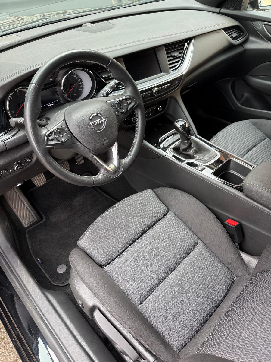 Opel Insignia B Sports Tourer*AHK*LED*SHZ*PDC*