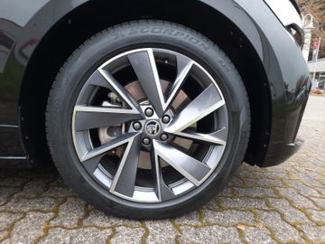 Skoda Enyaq Sportline 80 Wärmepumpe Kamera Matrix