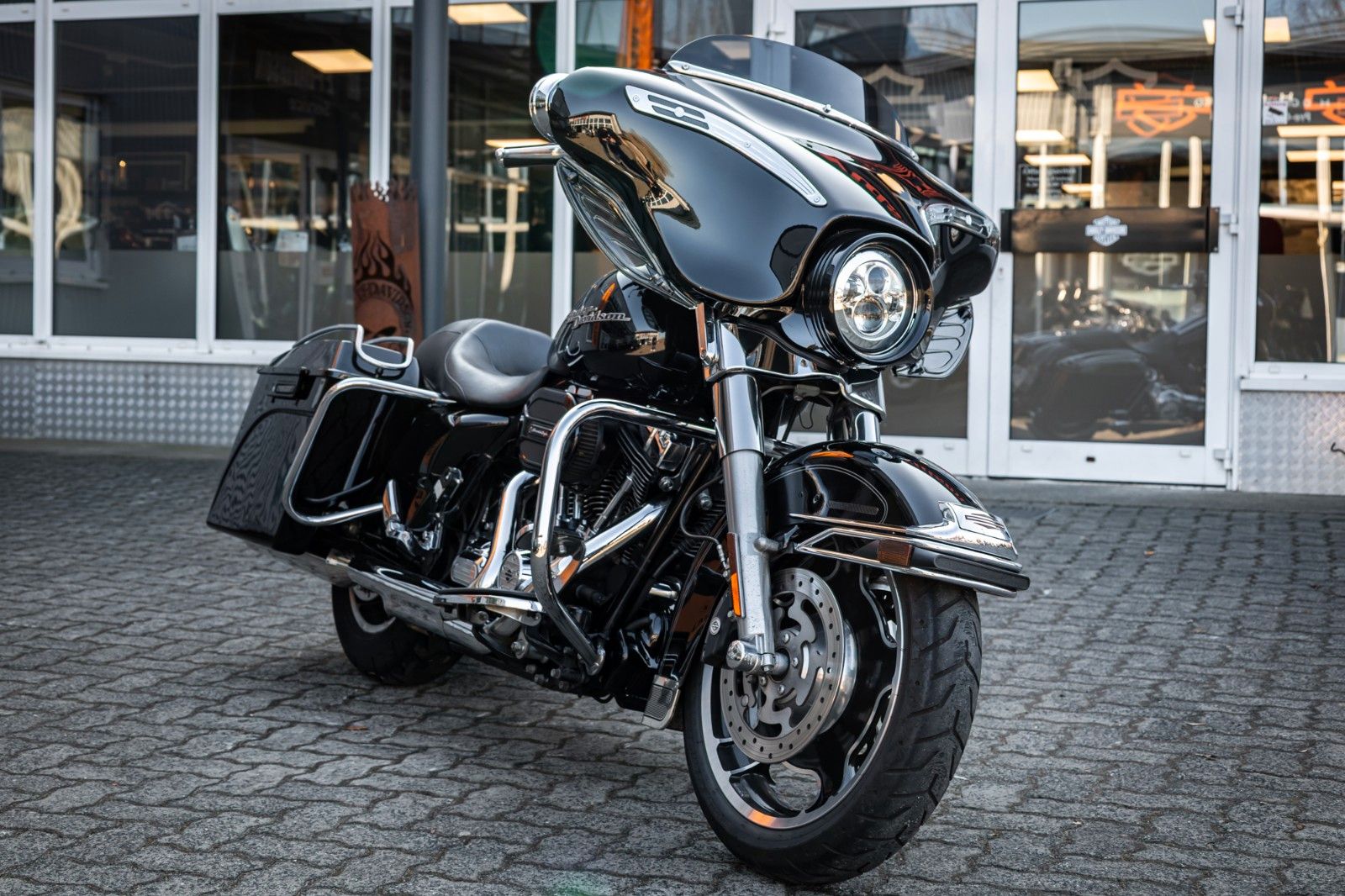 Fahrzeugabbildung Harley-Davidson FLHX Street Glide 103 cui - KERN-AUSPUFF